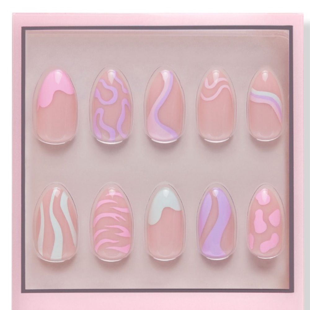 3/$20 NEW Glamnetic Wild Card Press On Nails - 24 nails, nail glue included - Picture 4 of 4